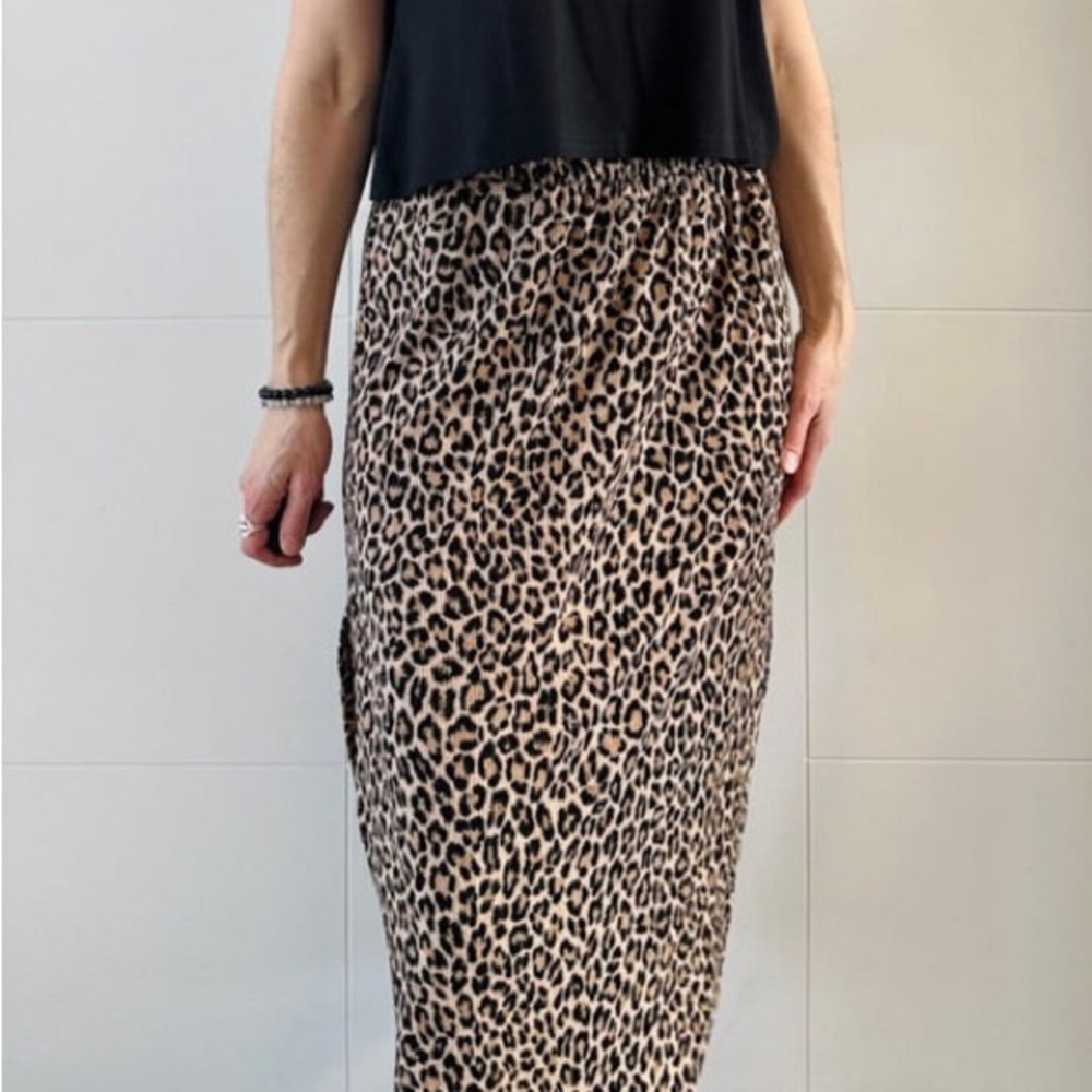 EUC Jackson Rowe Purr Print midi skirt. Leopard print. Size Large.